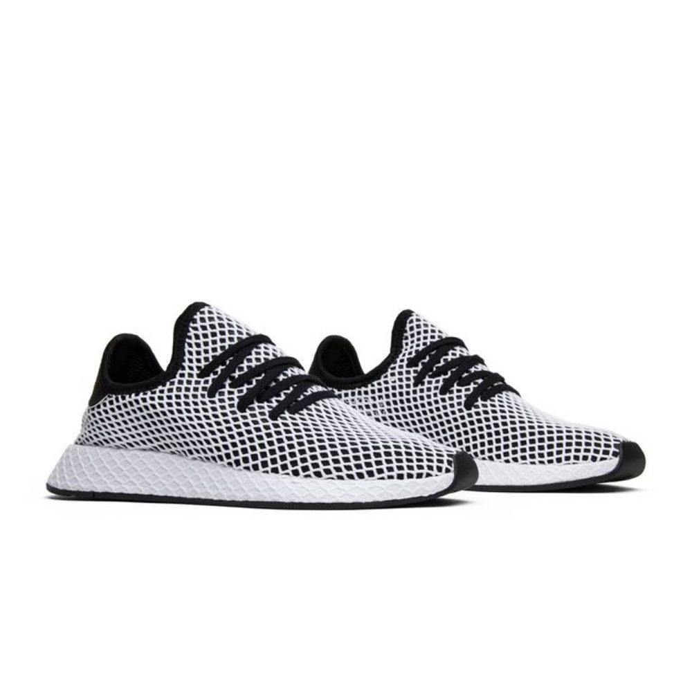 Adidas Deerupt Runner; Black, White, Blue
Grade School Size 6 Y